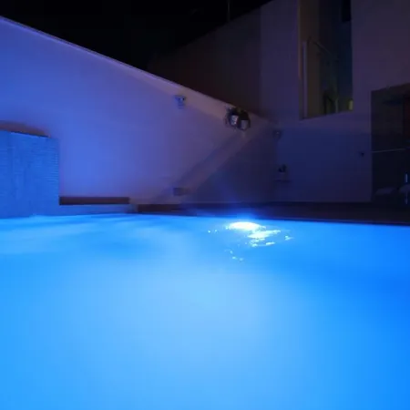 Centre Mediterranean House- 5 Bedroom, 4 Bathroom, Terrace Courtyard, Private Rooptop Pool Holiday home Sitges