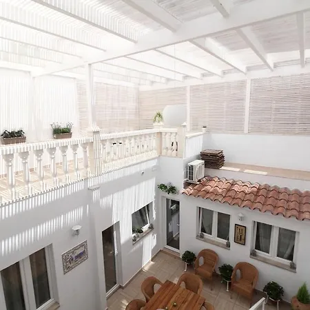 Centre Mediterranean House- 5 Bedroom, 4 Bathroom, Terrace Courtyard, Private Rooptop Pool