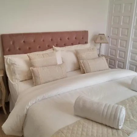Centre Mediterranean House- 5 Bedroom, 4 Bathroom, Terrace Courtyard, Private Rooptop Pool * Sitges