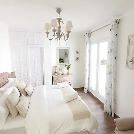 Centre Mediterranean House- 5 Bedroom, 4 Bathroom, Terrace Courtyard, Private Rooptop Pool Holiday home Sitges