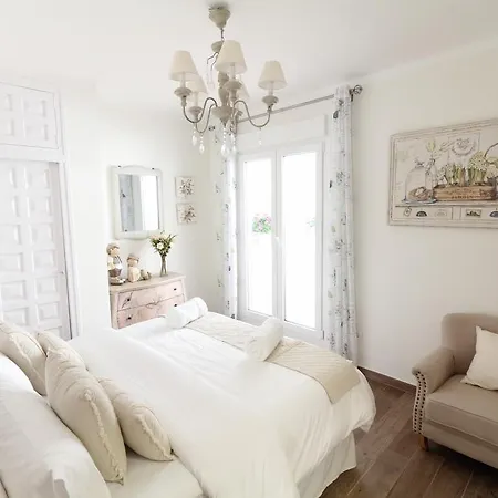 Centre Mediterranean House- 5 Bedroom, 4 Bathroom, Terrace Courtyard, Private Rooptop Pool Holiday home Sitges