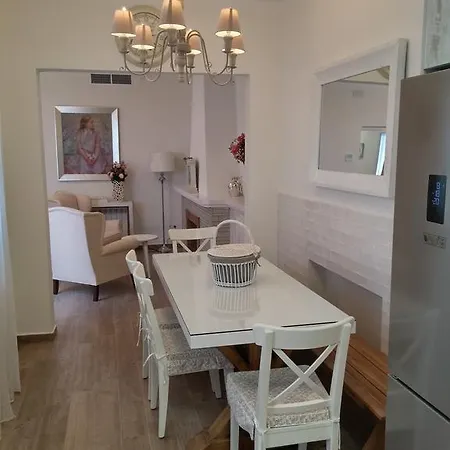 Holiday home Centre Mediterranean House- 5 Bedroom, 4 Bathroom, Terrace Courtyard, Private Rooptop Pool